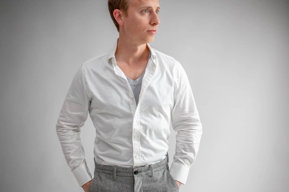 How an Untucked Shirt Should Fit - A Complete Guide to Button-Ups,  T-Shirts, & Polos