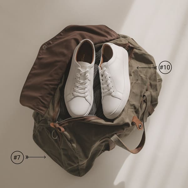summer weekend bag with white leather sneakers