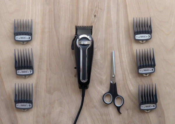 hair cutting razor with guard